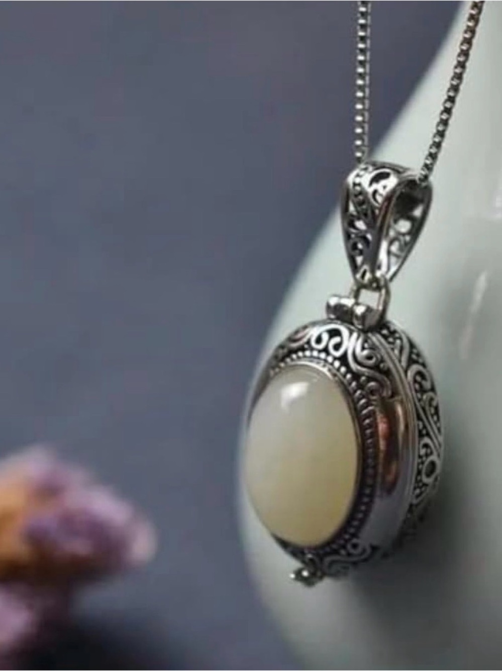Vintage Imitation Jade Necklace. Openable Pendant Box Sachet Necklace.